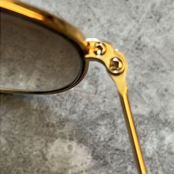 Ray Ban Aviators Sunglasses gold tone frame with a case - Picture 16 of 16